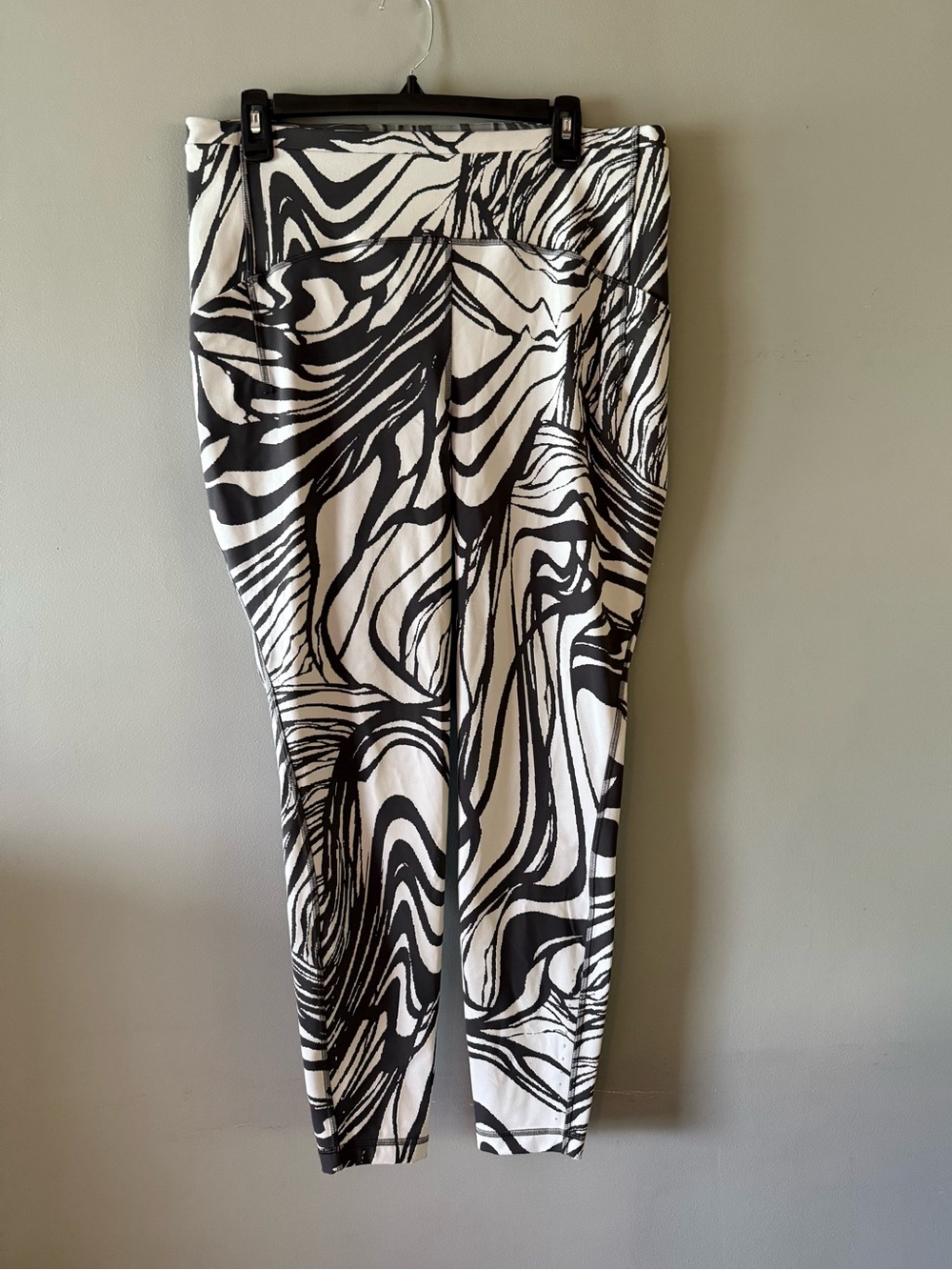 lululemon athletica swift speed high rise leggings- Black & White Swirl Print